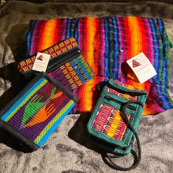 Laced tote, Mayan Fine Handcrafts - scarf wallet, coin purse bundle - Picture 3 of 12